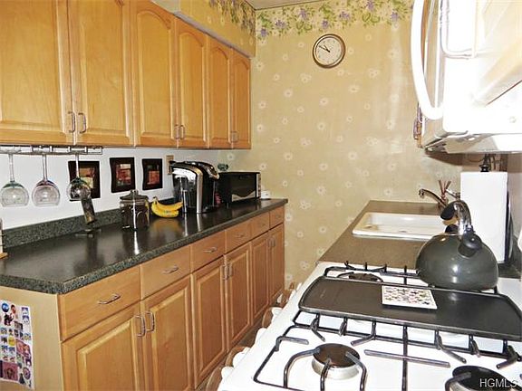 5th image of 8 Bryant Cres APT 2A