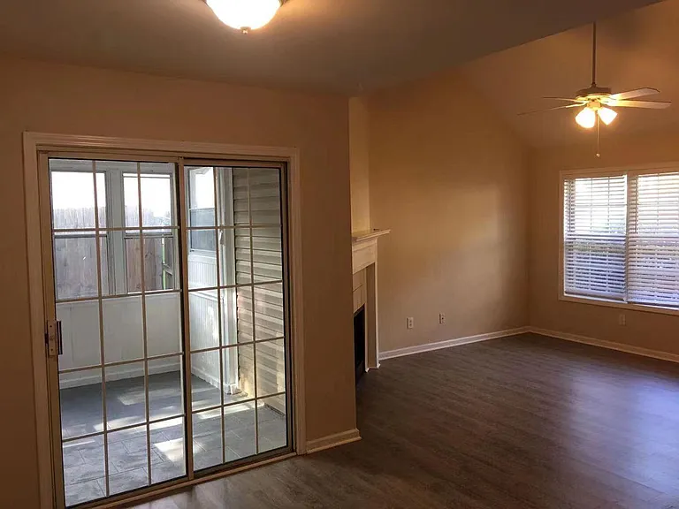 211 Park Pl — Photo 1
