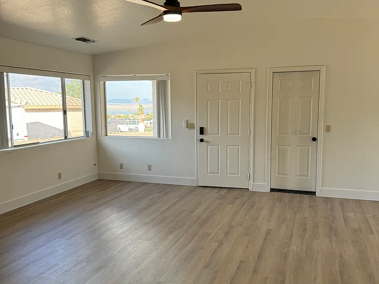 3062 Aladdin Dr — Photo 3