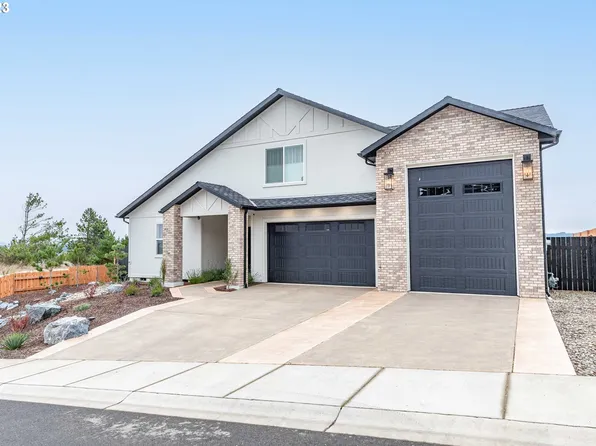 2135 Fir St, North Bend, OR 97459