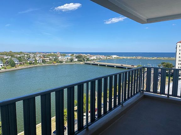 Infinite water view from spacious balcony