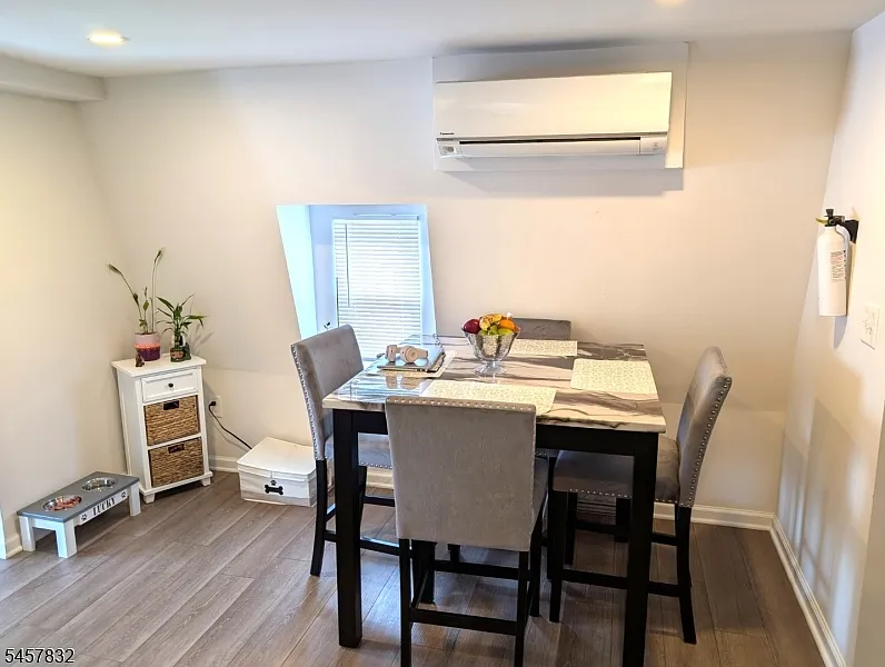 2 bed, 1.0 bath, 700 sqft, $1,850 — Photo 3