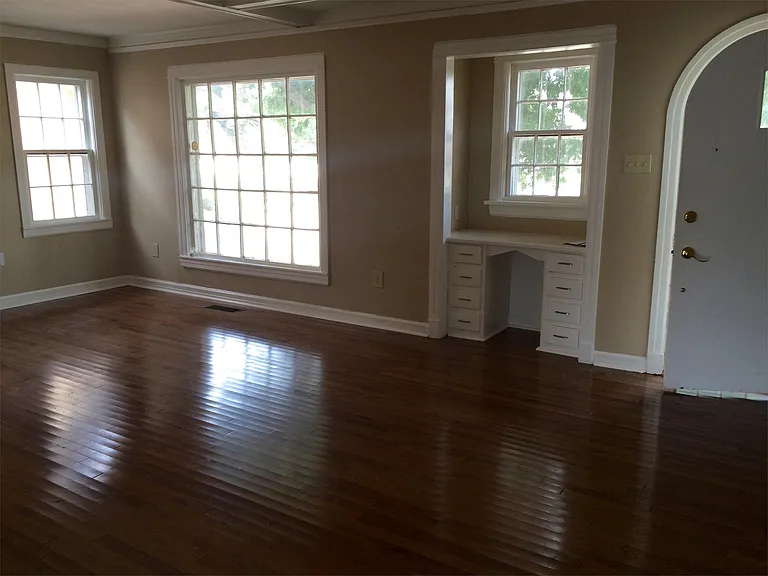 1202 S Travis St — Photo 3