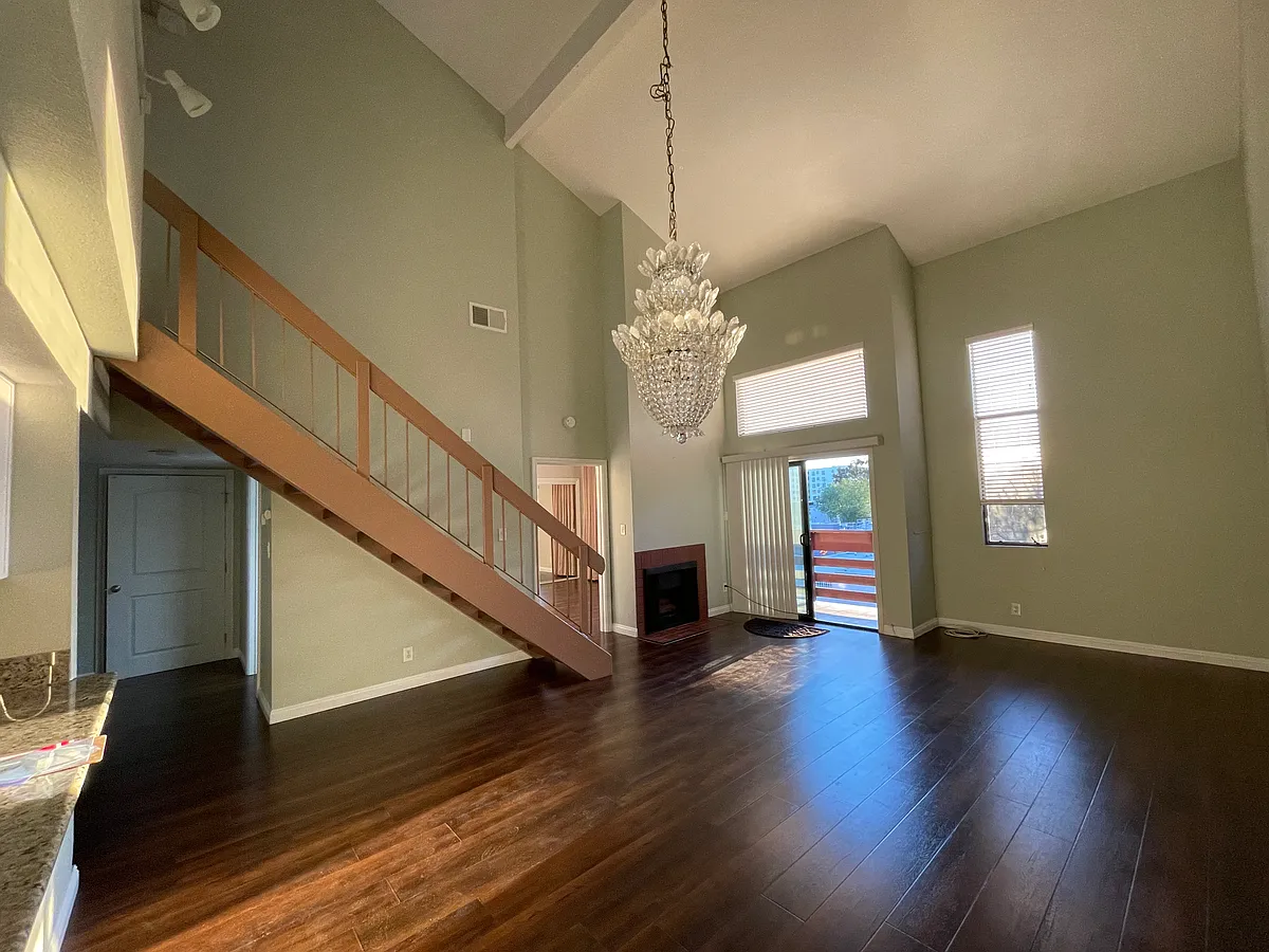 Building Photo - 970 S Kingsley Dr #307