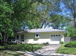 2221 S Circle Dr, Ann Arbor, MI