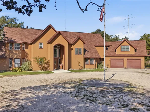 573 Flower Trail Loop, Floresville, TX 78114