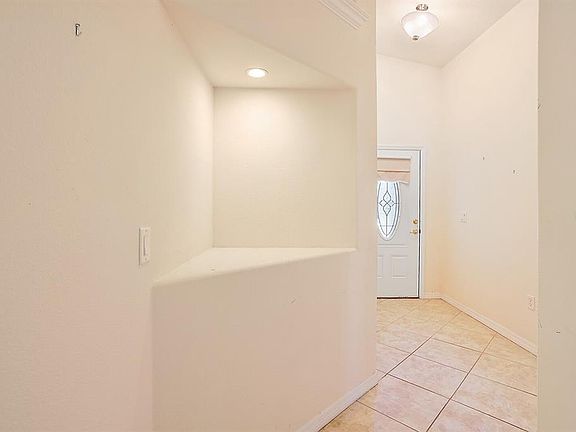 3rd image of 101 Fairway Cir