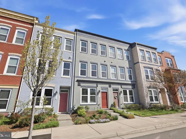8934 Center St, Manassas, VA 20110