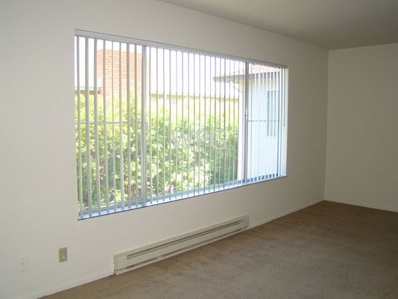 4th image of 745 Menlo Ave APT 10