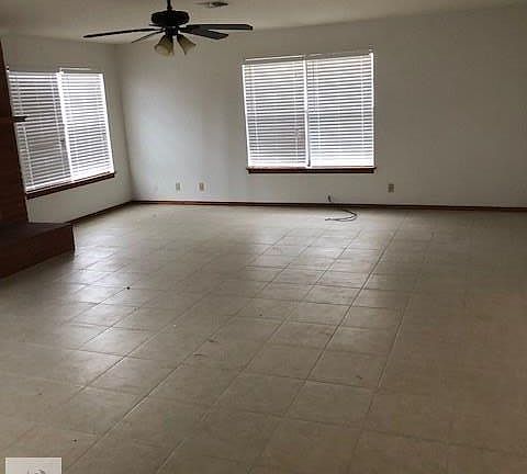 3rd image of 1801 Palm Valley Dr E