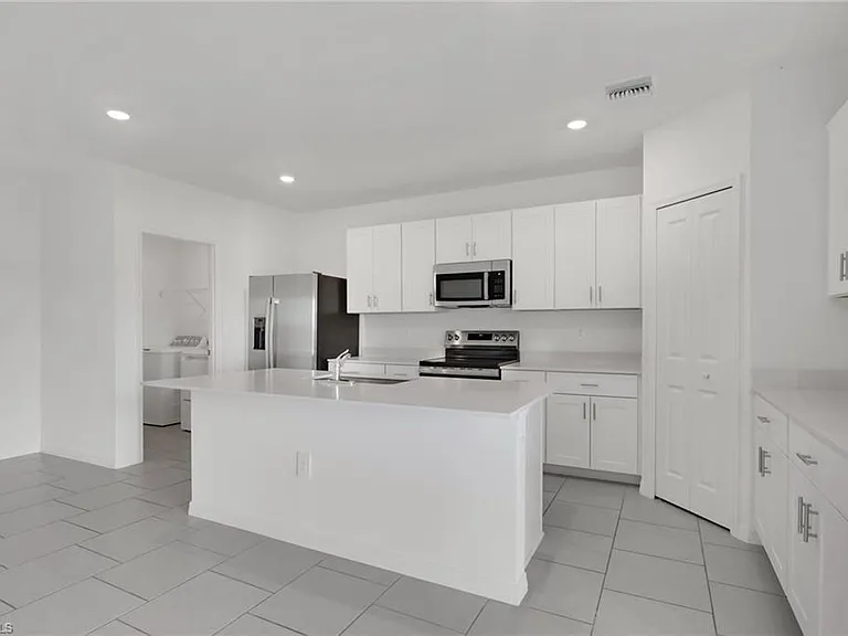 19550 Fairhill Ct — Photo 10
