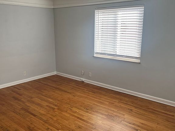 4th image of 1740 Marquette Ave #2