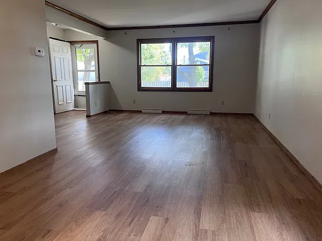 3 bed, 1.5 bath, 1300 sqft, $2,000 — Photo 2