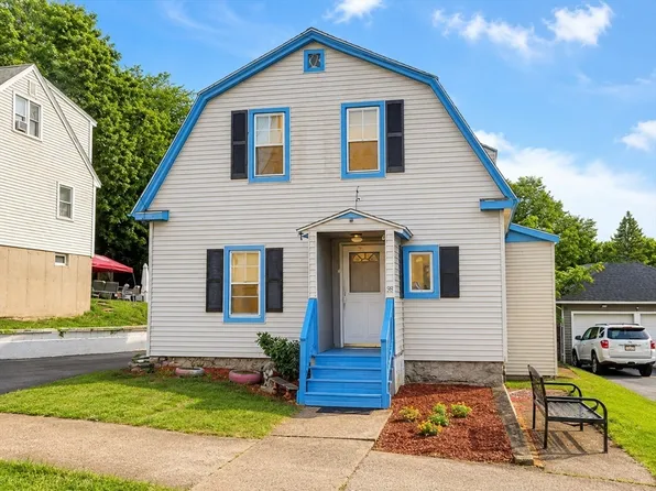 89 Sayles St, Lowell, MA 01851
