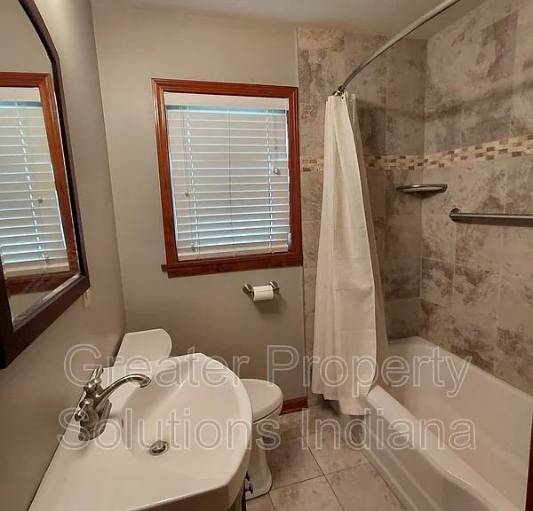 625 E South St — Photo 5