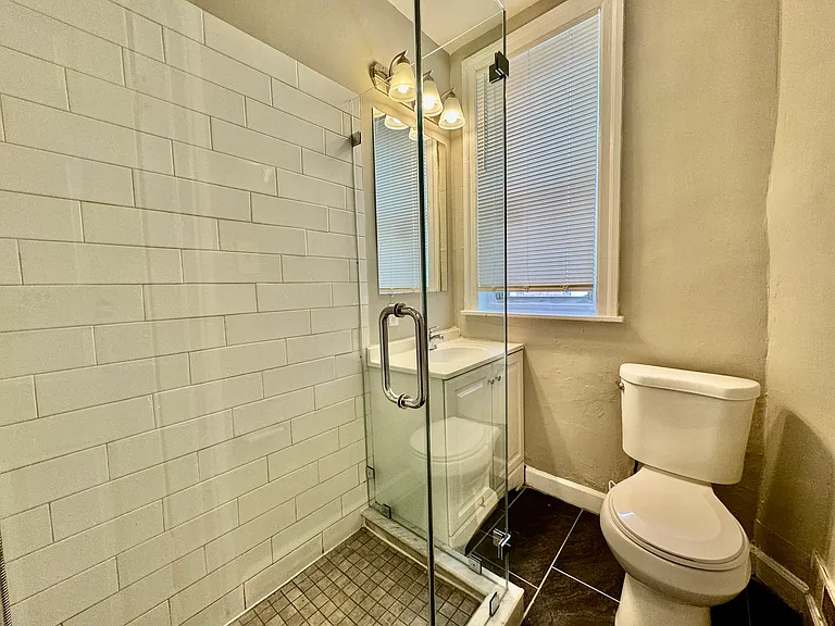 2528 S American St — Photo 13
