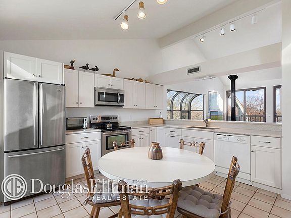 5th image of 21 S Fulton St Unit 1