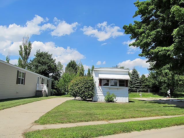 2nd image of 16007 Villaire Ave