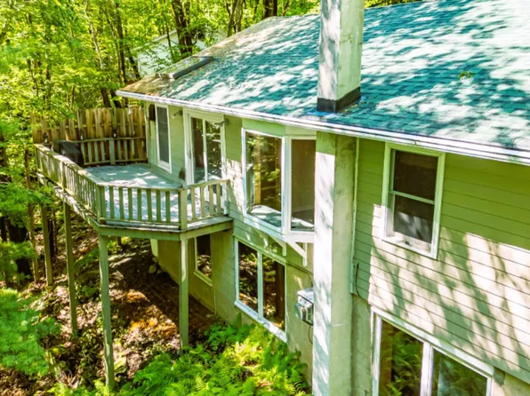 112 Heavenly Valley Dr, Tafton, PA 18464