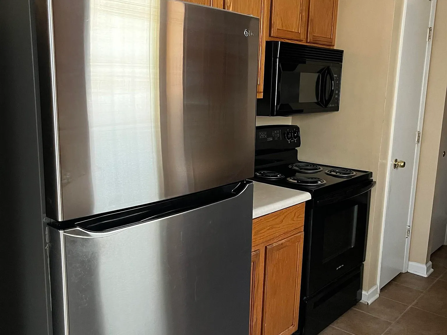 3 bed, 2.0 bath, 1300 sqft, $1,400 — Photo 4