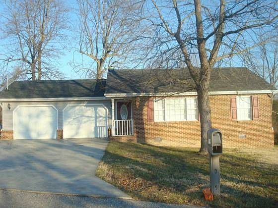 1st image of 415 Arbutus Ave