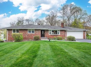 108 Tamboer Dr, North Haledon, NJ 07508