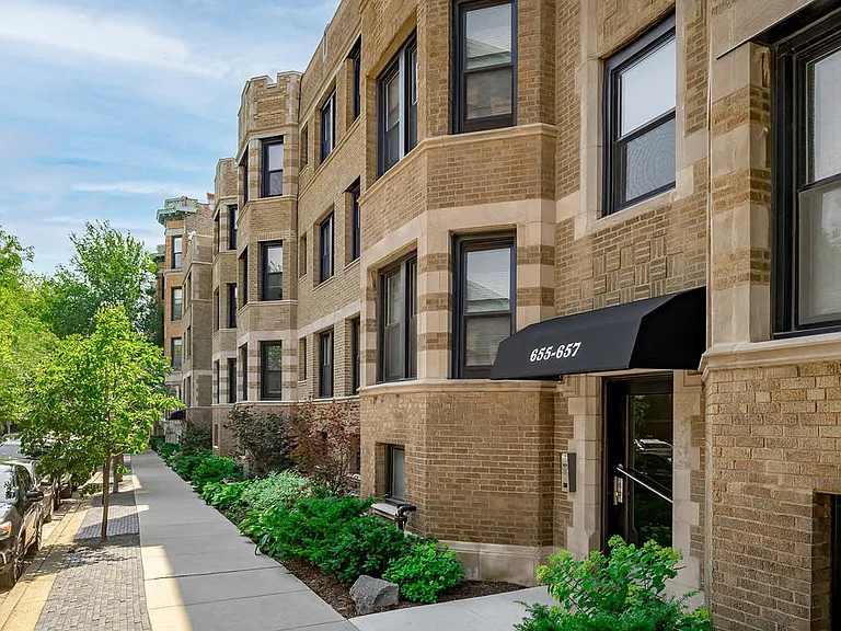 649-57 W. Oakdale Ave./2919-21 N. Clark St. — Photo 1