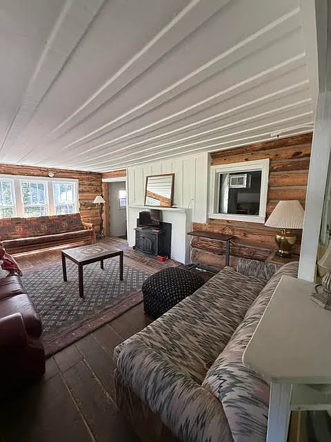 3 bed, 1.5 bath, 1874 sqft, $3,650 — Photo 3