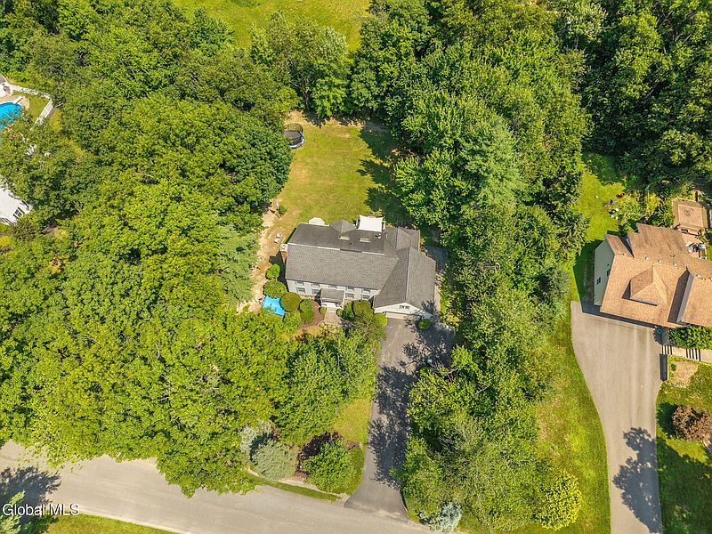 3rd image of 141 Pine Street