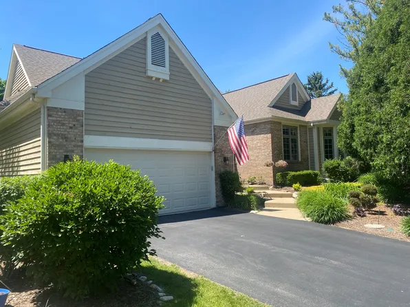 3 Sunvalley Ct, Lake In The Hills, IL 60156