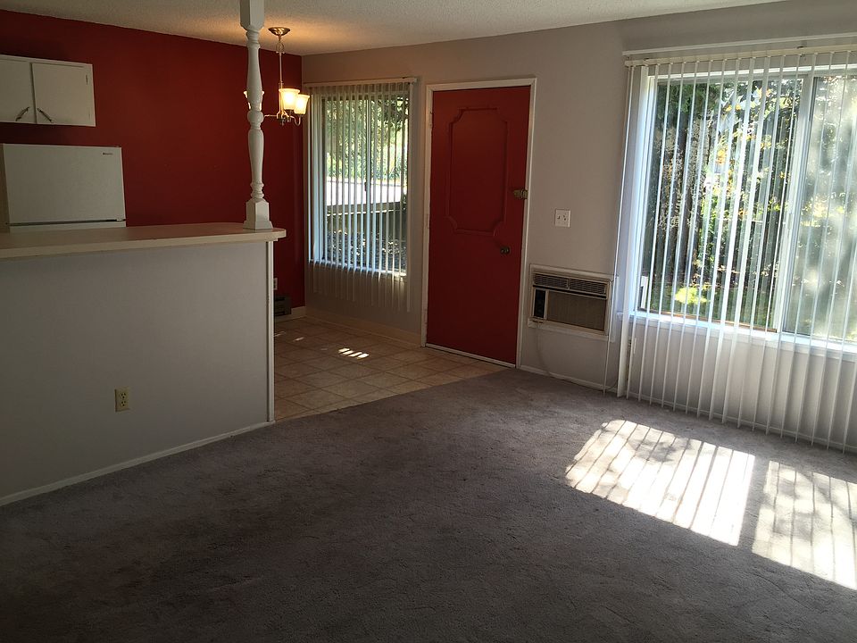 Living Room w/big window