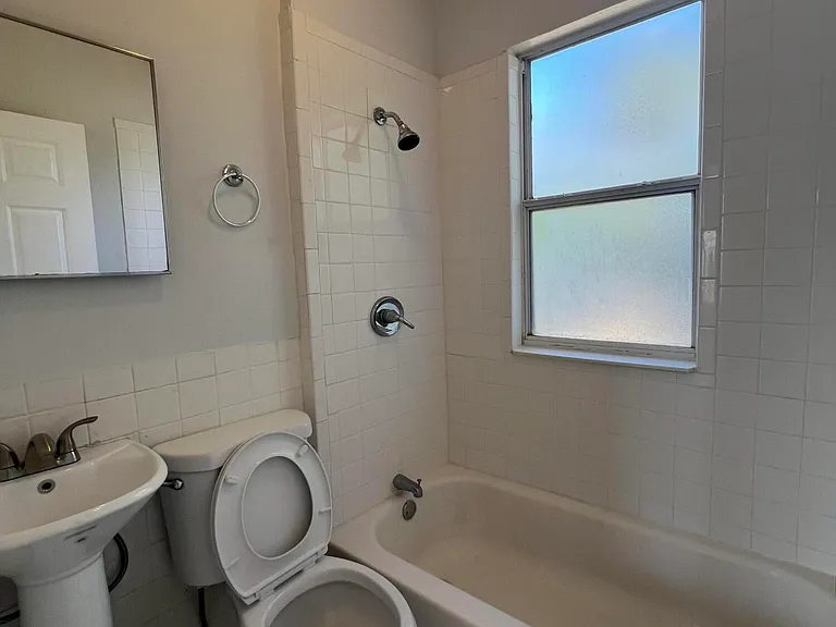 209 Taylor Ave #1 — Photo 5