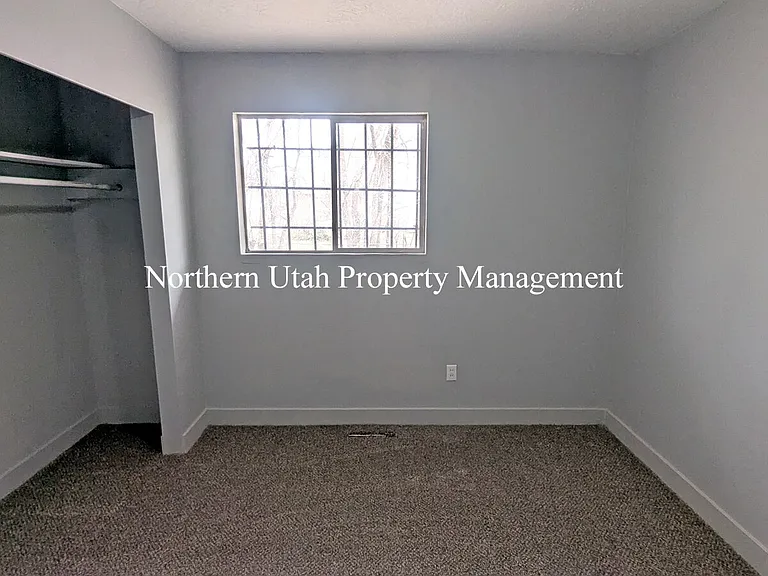 2056 Gramercy Ave — Photo 6