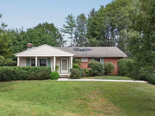 1395 Pleasant View St, Staunton, VA 24401