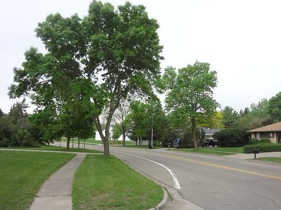 3rd image of 16860 Foliage Ave