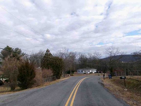 Exterior Neighborhood (street photo)