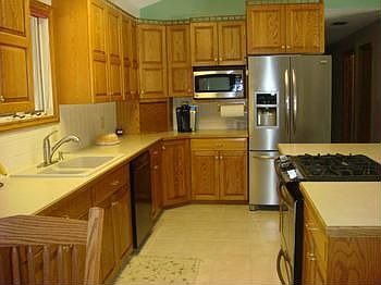 Like new kitchen with all new appliances.