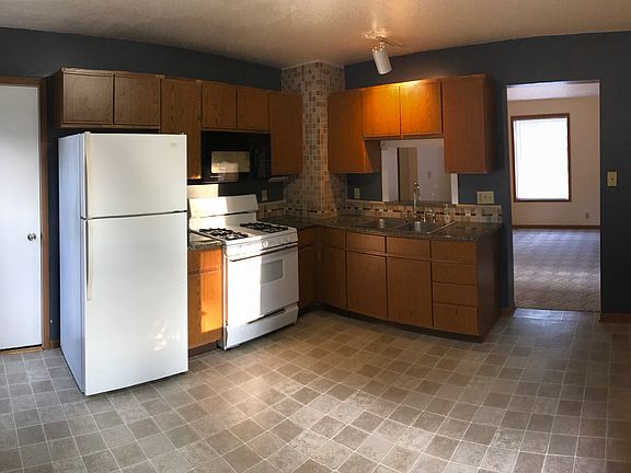 4th image of 407 River St #407