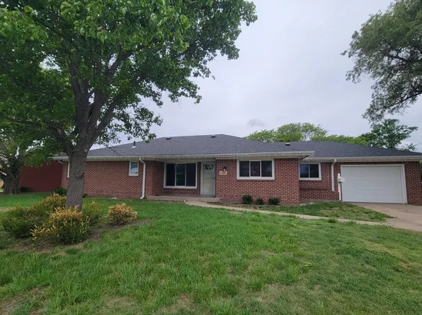 28 N Copeland St, Russell, KS 67665