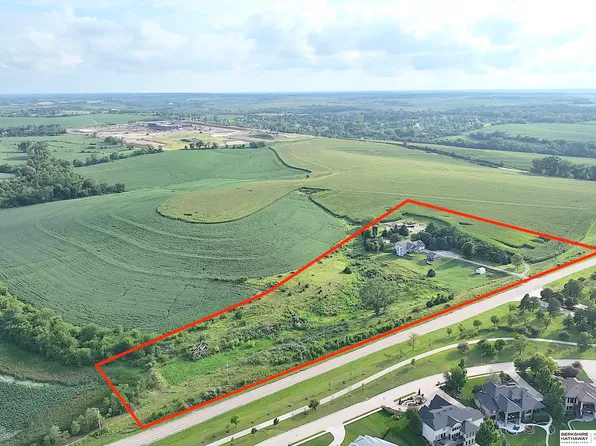 17625 Bennington Rd, Bennington, NE 68007