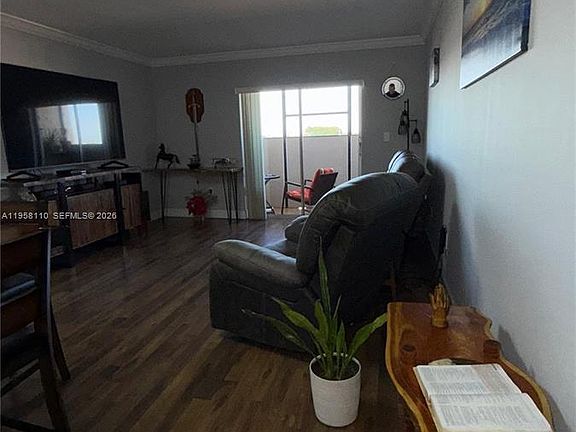 3rd image of 1075 W 68th St APT 403