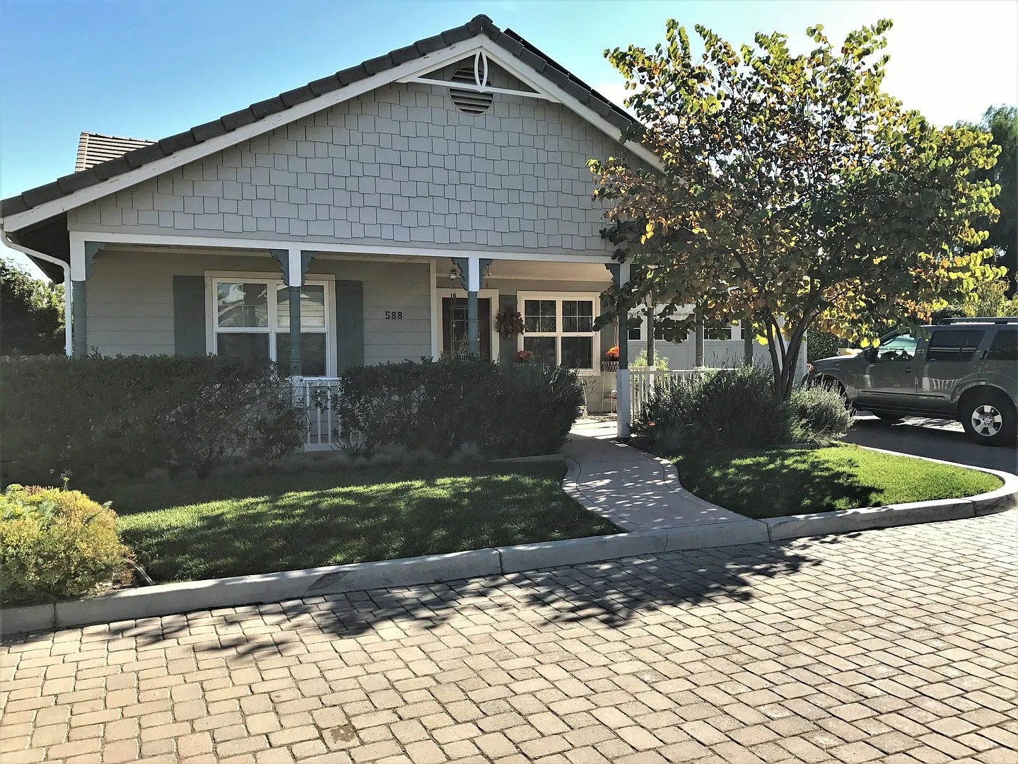 High End Living In Quaint Los Alamos — Photo 1