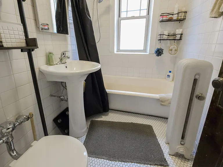 4507 1/2 N Greenview Ave #2W — Photo 4