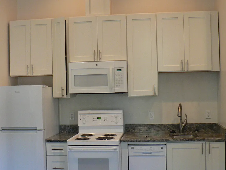 426 SE 2nd St #B — Photo 16