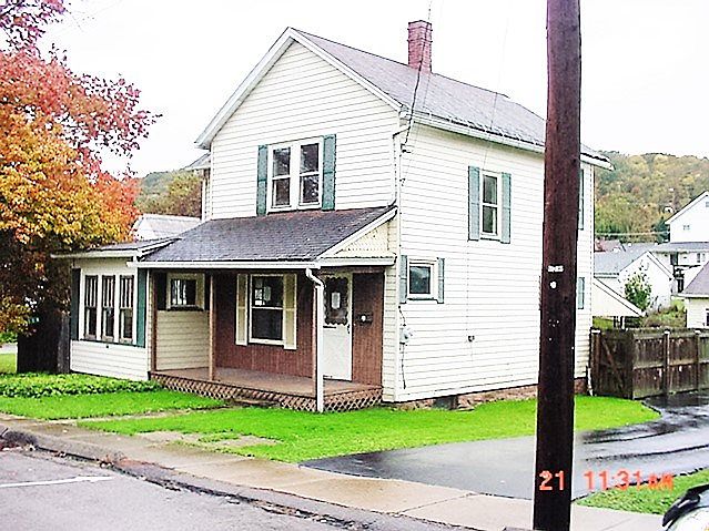 2nd image of 228 Lamberton St