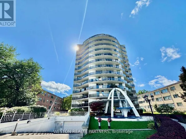 44 Walmer Rd #801, Toronto, ON M5R 2X5