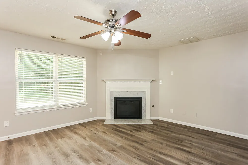 3 bed, 2.5 bath, 1739 sqft, $2,115 — Photo 4