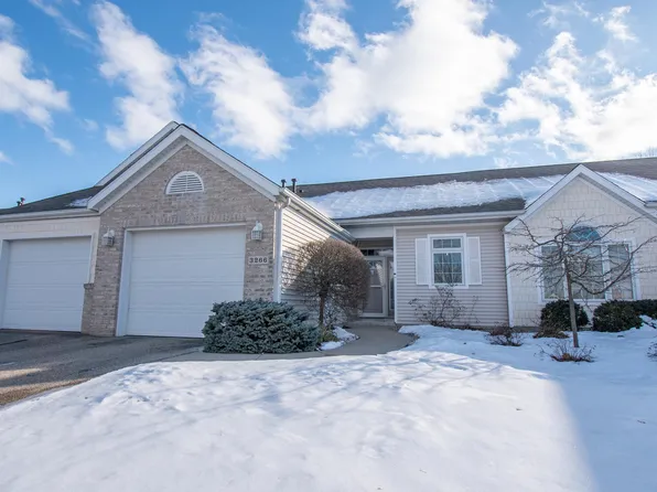 3266 Town Crossing Dr SW, Grandville, MI 49418