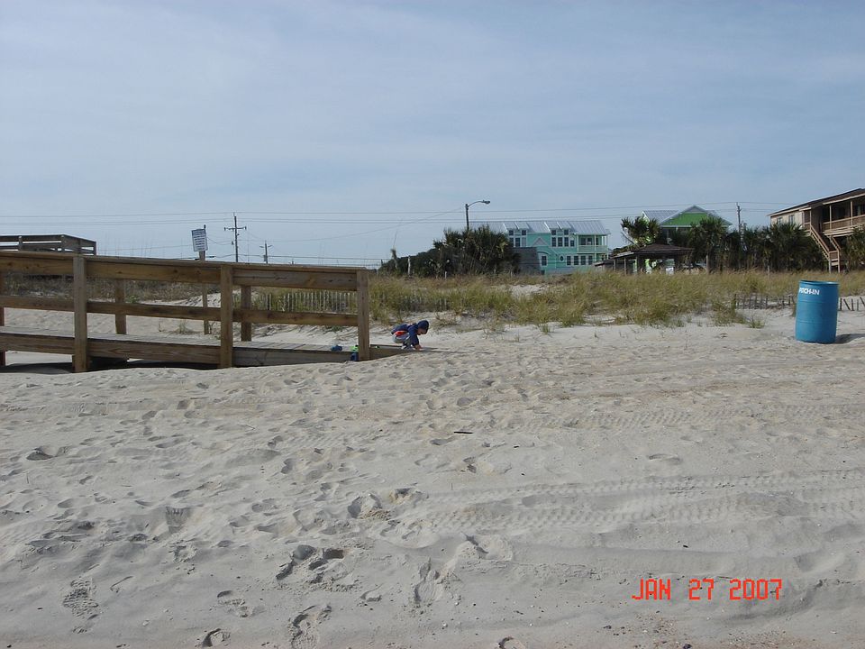 5 minute walk to beach