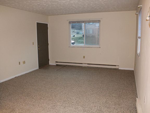 2nd image of 518 Cherry Hill Dr APT B